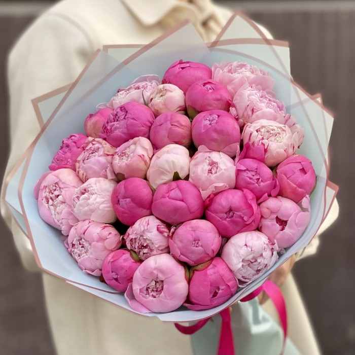 Розовый микс из 31 пиона